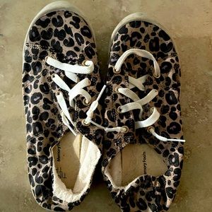 Women’s shoes cheetah print